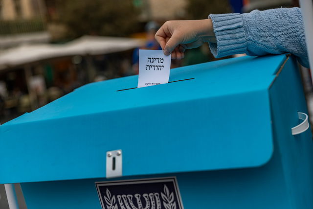 بدء التصويت لانتخابات الكنيست الـ26 في قواعد ومواقع الجيش الإسرائيلي بمشاركة نحو 850 صندوق اقتراع