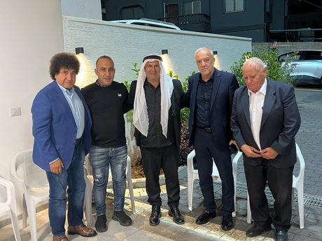 وفد من منتدى عزوتنا يزور دالية الكرمل لتقديم واجب العزاء بوفاة والدة الأستاذ الدكتور أكرم حسون