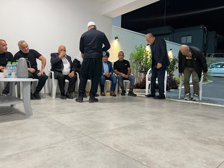 وفد من منتدى عزوتنا يزور دالية الكرمل لتقديم واجب العزاء بوفاة والدة الأستاذ الدكتور أكرم حسون