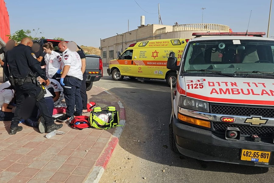 النقب: إصابة طفل (8 سنوات) بجراح حرجة إثر تعرضه للدهس في حورة