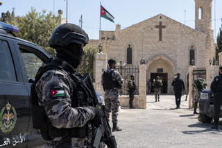 هجوم مسلح على كنيسة في الكرك جنوب الأردن يسفر عن سقوط قتلى وجرحى