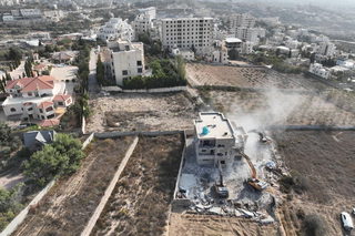 عقب عملية إطلاق النار.. سموتريتش يأمر بهدم عشرات المباني الفلسطينية قرب الخليل ويعلن إقامة 4 بؤر استيطانية جديدة
