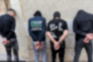 مداهمة مشتركة في أم الفحم.. اعتقال 9 أشخاص بينهم 5 من غزة و4 من الضفة الغربية وضبط ذخيرة