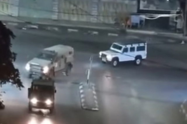 الجيش الإسرائيلي يطالب سكان منطقة الجلدة في الخليل بإخلاء منازلهم الليلة عبر مكبرات الصوت، وسط الإعلان عن بدء عملية عسكرية في المدينة
