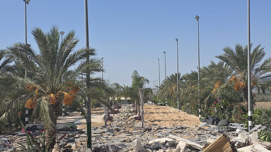 دير حنّا: هدم قاعة أفراح أقيمت على أرض زراعية في دير حنا واعتقال مشتبه به