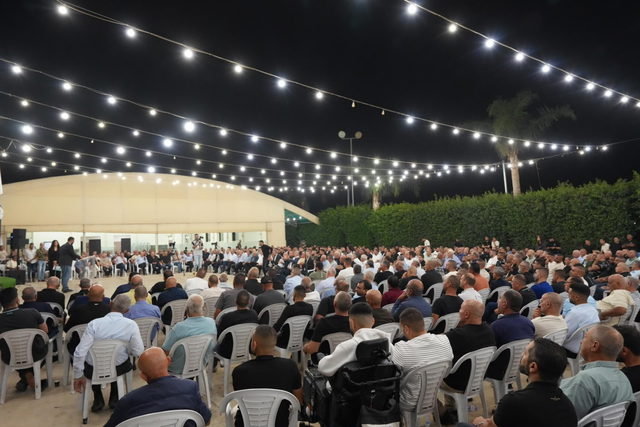 حشد جماهيري واسع في المهرجان الانتخابي للقائمة المشتركة دعمًا للمحامي أحمد دراوشة