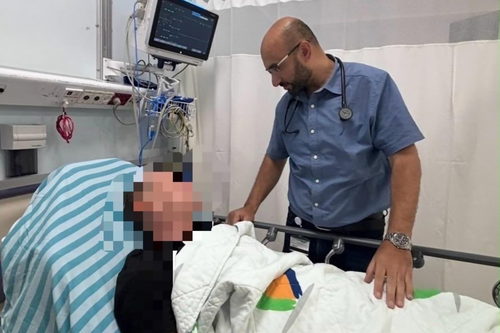 أزمة قلبية على عمق 25 مترًا في إيلات: د. ظاهر إغبارية يقود علاج غواص في مستشفى يوسفتال التابع لكلاليت