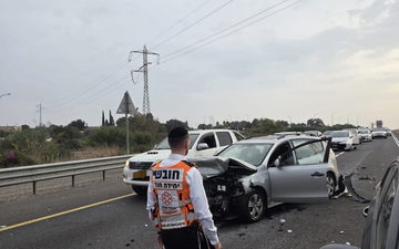 إصابتان طفيفتان بحادث تصادم بين 5 مركبات قرب مفرق الزرازير