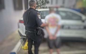 اعتقال فتى (15 عامًا) في حولون بعد قيادته دراجة كهربائية بتهوّر وفراره من الشرطة