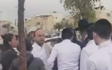 إحراق صور وتخريب منصّات انتخابية