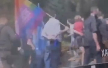 الاشتباه بمحاولة طعن رئيس حزب الديمقراطيين يئير غولان في بارك همسيلا في تل أبيب