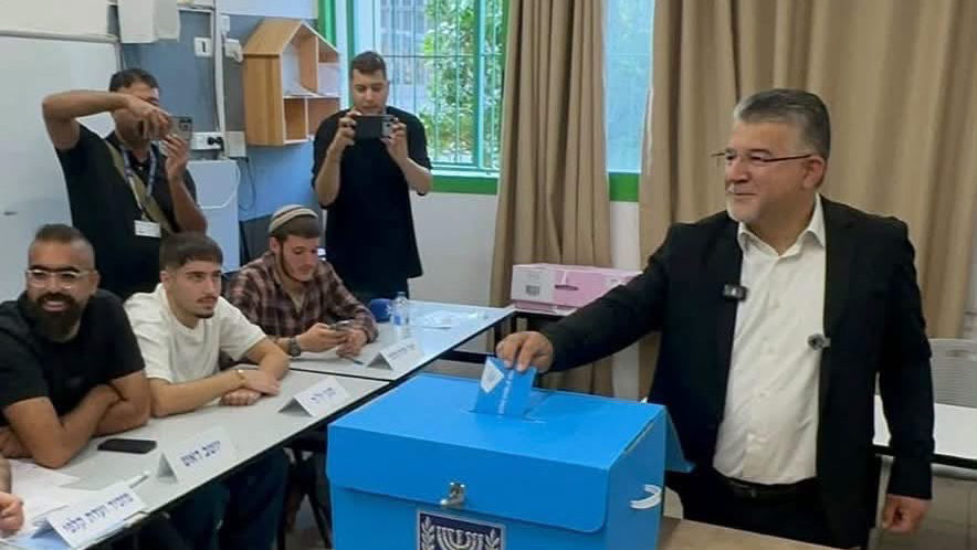 انتخابات الكنيست الـ26| رؤساء القوائم يدلون بأصواتهم وسط مشاركة واسعة من جمهور الناخبين