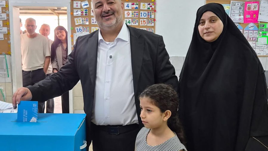 انتخابات الكنيست الـ26| رؤساء القوائم يدلون بأصواتهم وسط مشاركة واسعة من جمهور الناخبين