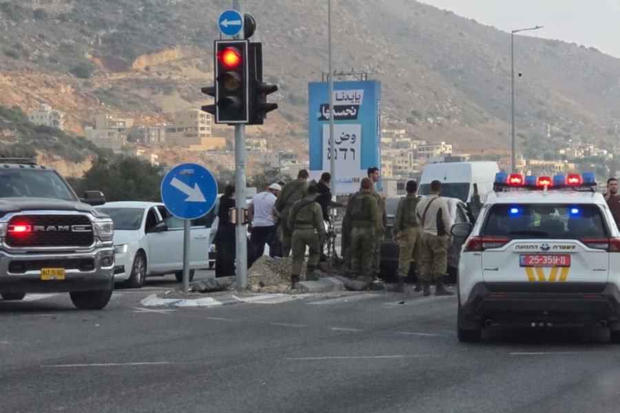 ثلاث إصابات متفاوتة إثر حادث طرق وقع بين مركبتين بالقرب من مفرق مجد الكروم