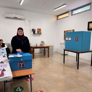 الرئيسان المشاركان لحزب "لكلِّنا مكان" وأعضاء الحزب أدلوا بأصواتهم: في مواجهة العنصرية وهدم البيوت والجريمة نتمسّك بحقّنا في التغيير!