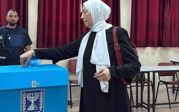 إيمان خطيب ياسين: 4 ساعات تفصلنا عن إغلاق الصناديق، والمقعد الثامن يقترب ويقرّب معه رحيل اليمين