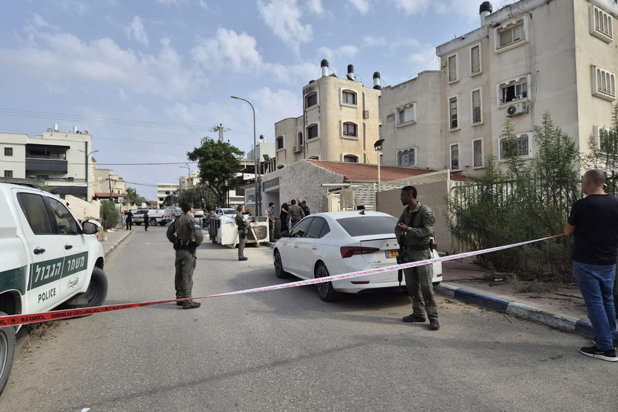 لا رادع للجريمة! مقتل شاب (25 عامًا) وإصابة آخر إثر تعرّضهما لإطلاق نار في مدينة الطيبة