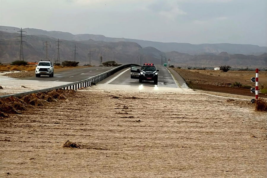 إغلاق طرق رئيسية في جنوب البلاد بسبب الأحوال الجوية والفيضانات