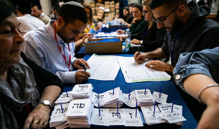 القائمة المشتركة ترتفع إلى 13 مقعدًا والأحزاب العربية إلى 19 مقابل 54 لمعسكر نتنياهو بعد فرز 70.7% من الأصوات