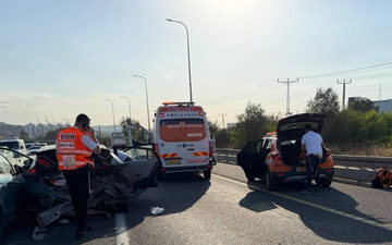 بيت شيمش: إصابة متوسطة واثنتان طفيفتان في حادث طرق بين 3 مركبات