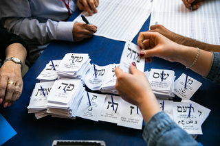 فرز 93.8% من الأصوات: الموحدة ترتفع إلى 8 مقاعد والقائمة المشتركة تتراجع إلى 11