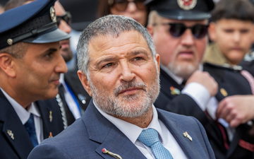 شبهات بتدخل قطري في الانتخابات.. رئيس لجنة الانتخابات يطالب الشاباك بالتحقيق في تمويل أجنبي ورشوة انتخابية