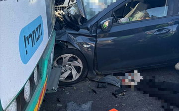 إصابة امرأة بجراح حرجة إثر حادث طرق بين مركبتين وحافلة على شارع 412 في المركز