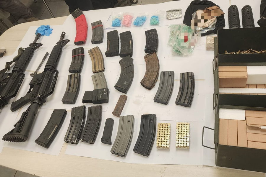 ضبط بندقيتي M16 وأكثر من ألف طلقة ذخيرة في مخزن أسلحة بكفر مندا