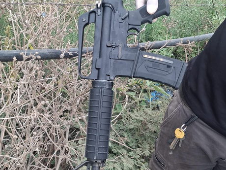 ضبط بندقيتي M16 وأكثر من ألف طلقة ذخيرة في مخزن أسلحة بكفر مندا
