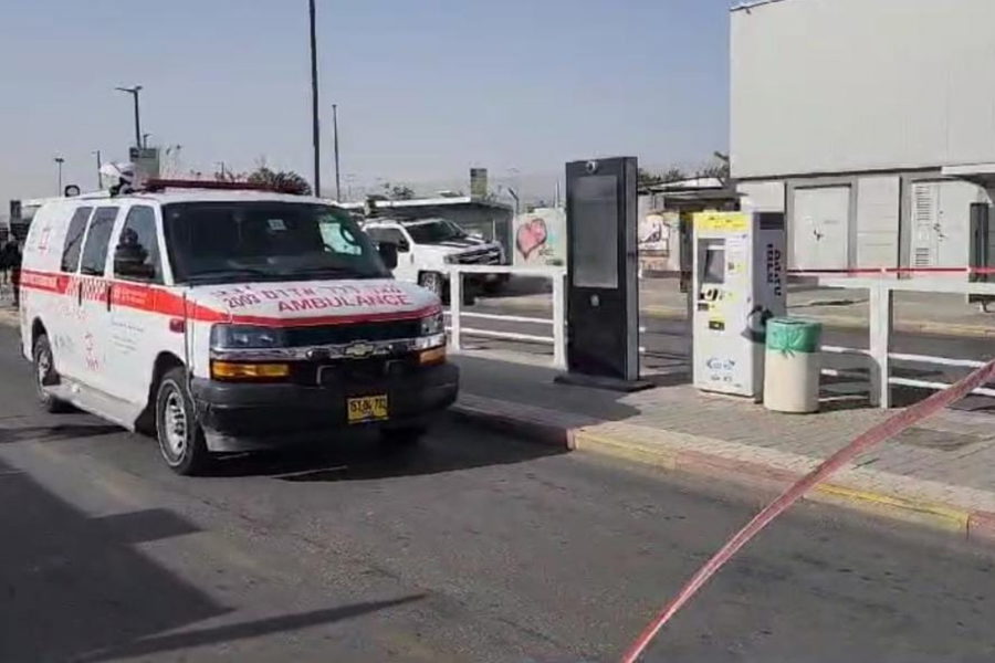 انفجار أسطوانة غاز يُصيب شابة بحروق خطيرة في أنحاء جسدها.. ونقلها إلى حاجز جبارة للقاء الطواقم الطبية